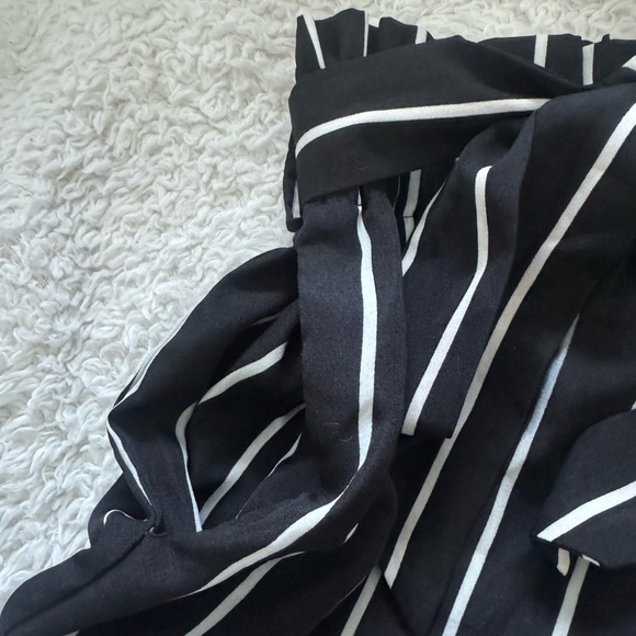 Black and white striped pants - Picture 3 of 3